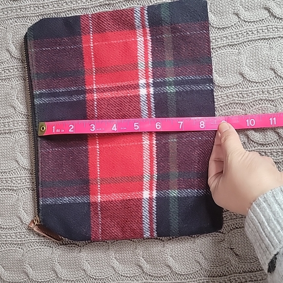 L.I.B New York Plaid Wristlet. - Picture 7 of 8